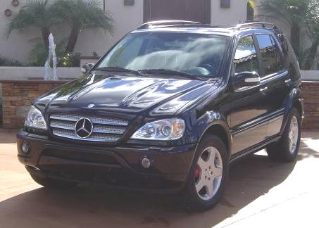 Mercedes-Benz ML Class SUV in black 4x4