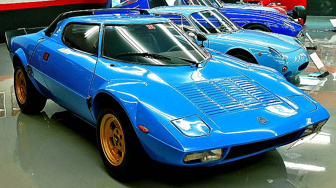 Lancia Stratos HF painted in bluebird blue