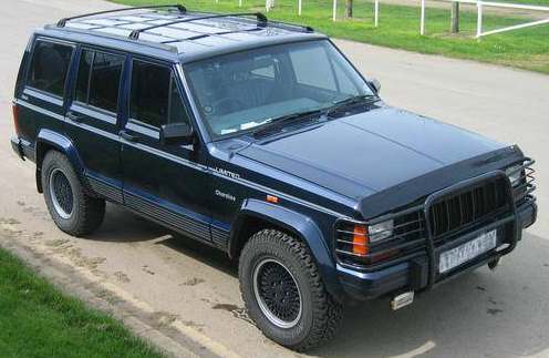 jeep_cherokee_blue_bull_bars.JPG