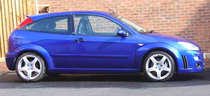 Ford Focus RS hatchback car alloys side view