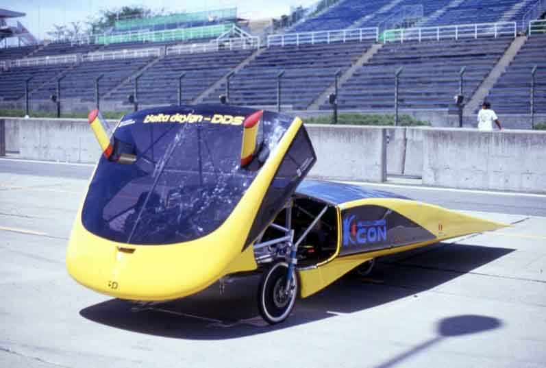 Solar Wing photovoltaic cells powered electric racing car, Japan