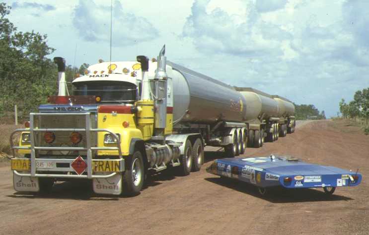 denis_bartel_spirit_of_adelaide_and_mack_truck_road_train.jpg