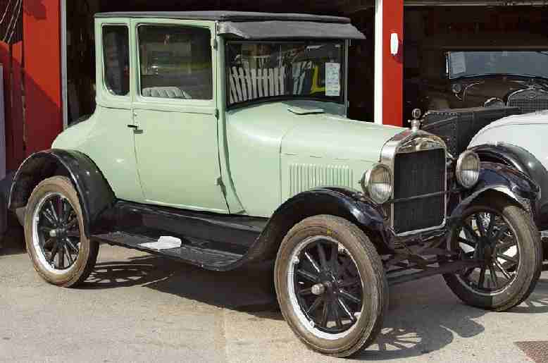 Ford Model T Coupe 1926 In 1914 Ford began paying his employees five