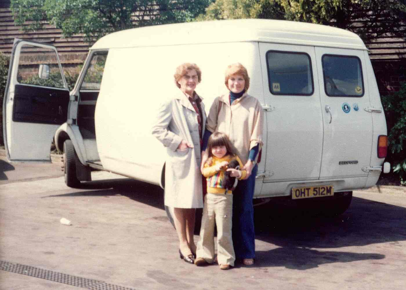 Nelson Kruschandl's Bedford van, Odel, Lizbeth and Natasha