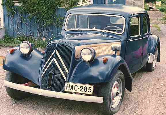 Citroen traction avant two tone black and gold