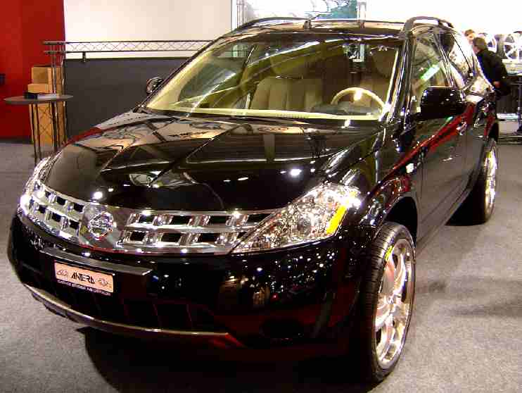 Nissan Murano in black alloys and leather trim